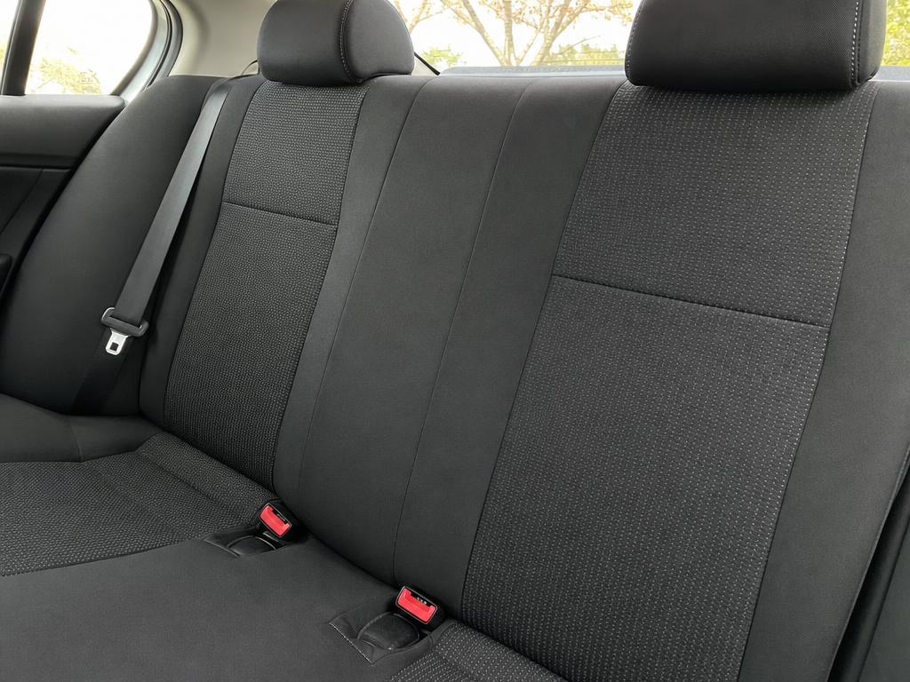 Car seat after using the Puravetta mitt — no pet hair